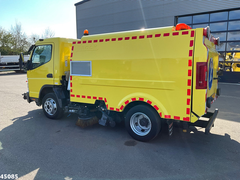 Mitsubishi Canter 7C15 Brock sweeper Just 94.095 km! - Utcaseprő gép: 4 kép. Mitsubishi Canter 7C15 Brock sweeper Just 94.095 km! - Utcaseprő gép: 4 kép.
