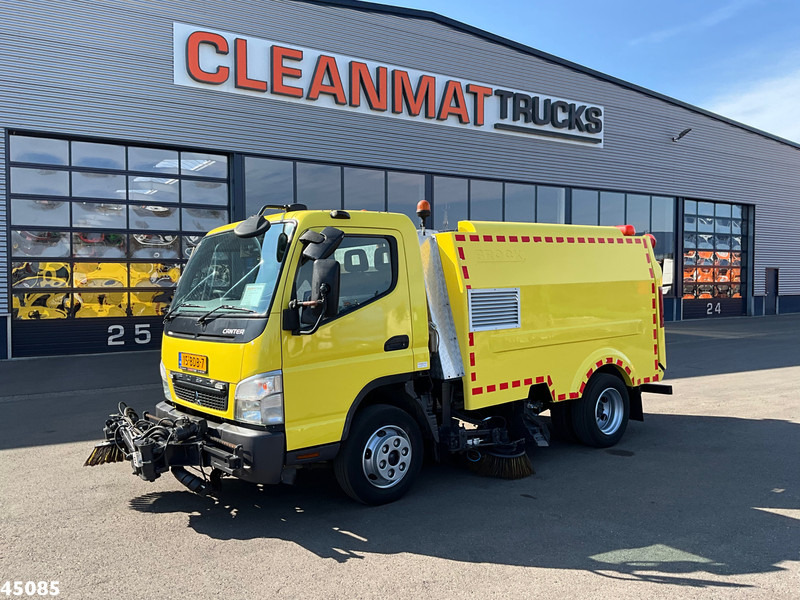 Mitsubishi Canter 7C15 Brock sweeper Just 94.095 km! - Utcaseprő gép: 3 kép. Mitsubishi Canter 7C15 Brock sweeper Just 94.095 km! - Utcaseprő gép: 3 kép.