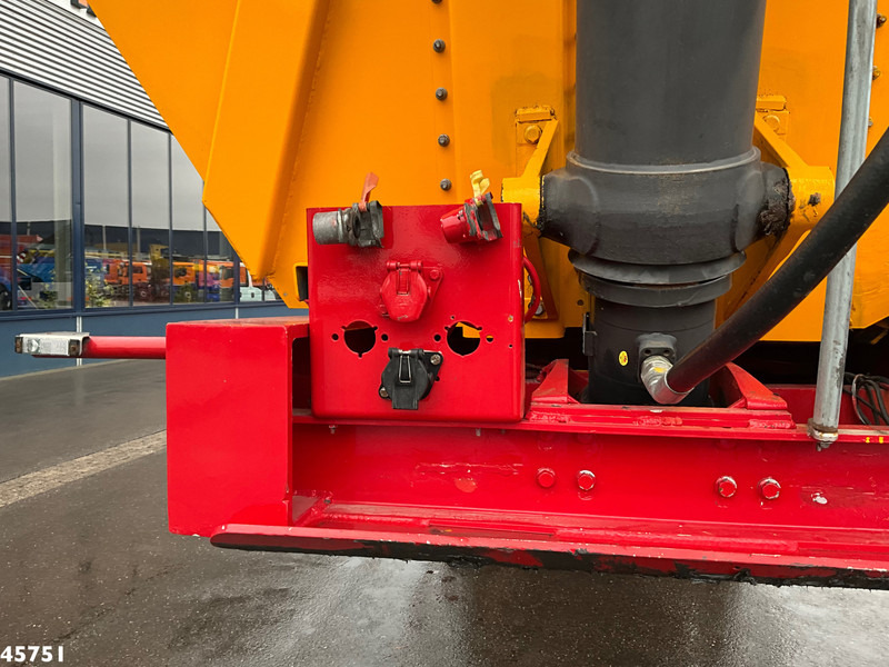 DAF FTG XF 530 6x2 Euro 6 ZF Intarder Kiphydrauliek + OVA 2-assige kipoplegger 32m³ - Nyergesvontató: 4 kép. DAF FTG XF 530 6x2 Euro 6 ZF Intarder Kiphydrauliek + OVA 2-assige kipoplegger 32m³ - Nyergesvontató: 4 kép.