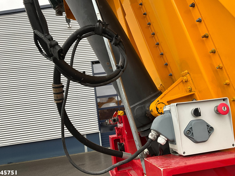 DAF FTG XF 530 6x2 Euro 6 ZF Intarder Kiphydrauliek + OVA 2-assige kipoplegger 32m³ - Nyergesvontató: 5 kép. DAF FTG XF 530 6x2 Euro 6 ZF Intarder Kiphydrauliek + OVA 2-assige kipoplegger 32m³ - Nyergesvontató: 5 kép.