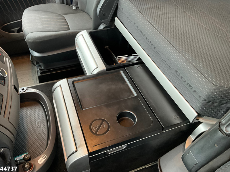 Nyergesvontató DAF FTM XF 530 8x4 Euro 6 ZF Intarder: 14 kép.