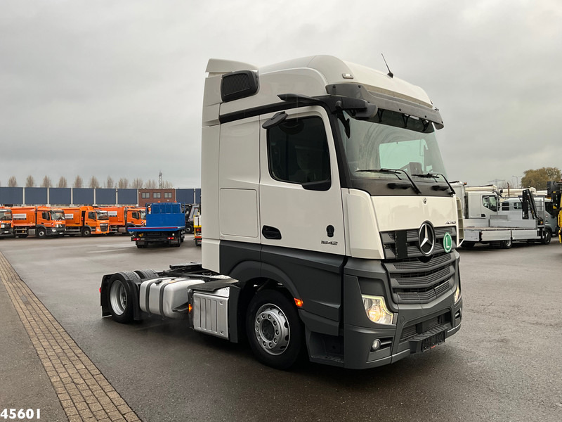 Mercedes-Benz Actros 1842 Mega GigaSpace MirrorCam - Nyergesvontató: 2 kép. Mercedes-Benz Actros 1842 Mega GigaSpace MirrorCam - Nyergesvontató: 2 kép.