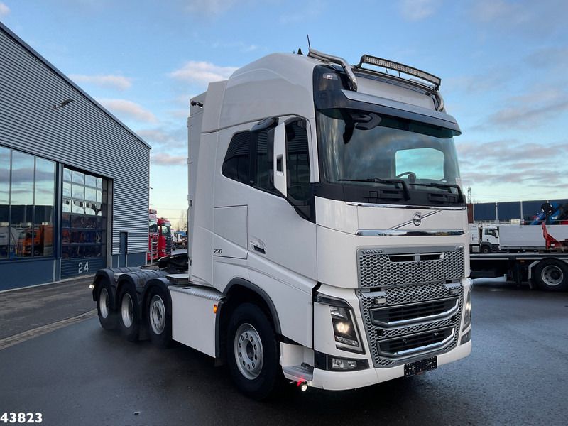 Volvo FH 16.750 8x4 Euro 6 Tridem Hydrauliek - Nyergesvontató: 3 kép. Volvo FH 16.750 8x4 Euro 6 Tridem Hydrauliek - Nyergesvontató: 3 kép.