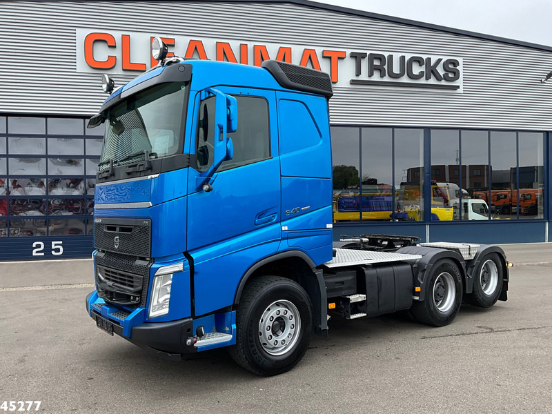 Volvo FH 540 6x4 Euro 6 Kiphydrauliek hefbare aangedreven as - Nyergesvontató: 2 kép. Volvo FH 540 6x4 Euro 6 Kiphydrauliek hefbare aangedreven as - Nyergesvontató: 2 kép.