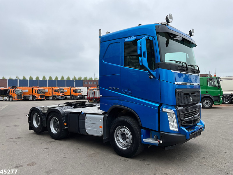 Volvo FH 540 6x4 Euro 6 Kiphydrauliek hefbare aangedreven as - Nyergesvontató: 3 kép. Volvo FH 540 6x4 Euro 6 Kiphydrauliek hefbare aangedreven as - Nyergesvontató: 3 kép.