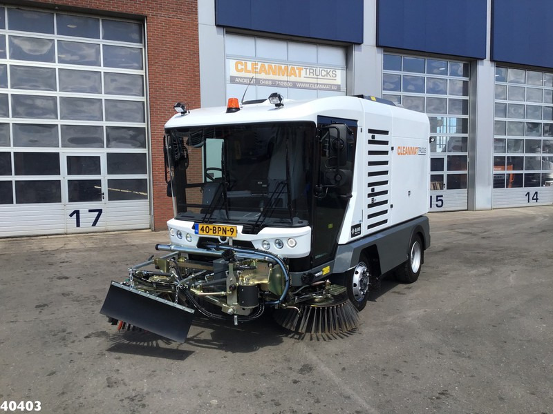 Ravo 5-SERIES 580 with 3-rd brush - Utcaseprő gép: 1 kép. Ravo 5-SERIES 580 with 3-rd brush - Utcaseprő gép: 1 kép.