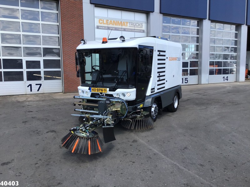 Ravo 5-SERIES 580 with 3-rd brush - Utcaseprő gép: 2 kép. Ravo 5-SERIES 580 with 3-rd brush - Utcaseprő gép: 2 kép.