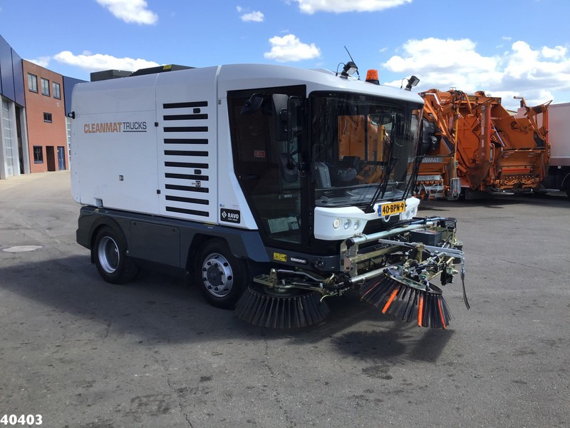 Ravo 5-SERIES 580 with 3-rd brush - Utcaseprő gép: 5 kép. Ravo 5-SERIES 580 with 3-rd brush - Utcaseprő gép: 5 kép.