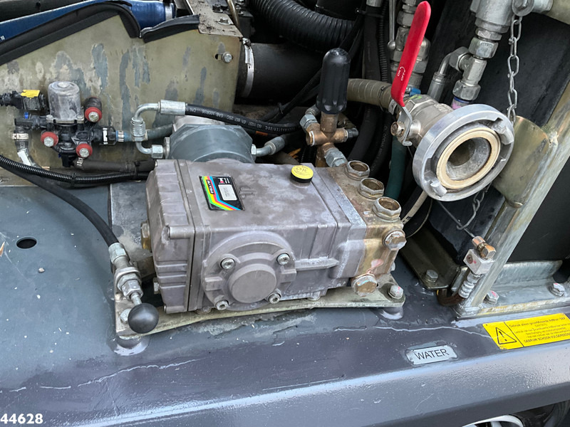 Utcaseprő gép Ravo 540 Euro 6 with 3-rd brush: 10 kép. Utcaseprő gép Ravo 540 Euro 6 with 3-rd brush: 10 kép.