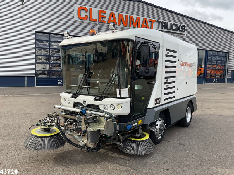 Ravo 540 STH Euro 6 with 3-rd brush - Utcaseprő gép: 2 kép. Ravo 540 STH Euro 6 with 3-rd brush - Utcaseprő gép: 2 kép.