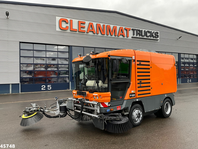 Ravo 580 with 3-rd brush - Utcaseprő gép: 2 kép. Ravo 580 with 3-rd brush - Utcaseprő gép: 2 kép.