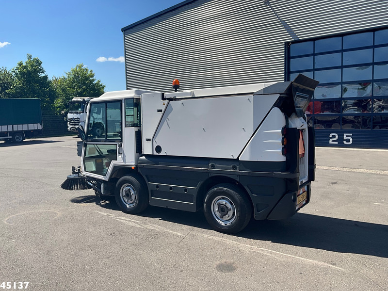 Schmidt Swingo Compact 200 Euro 6 - Utcaseprő gép: 2 kép. Schmidt Swingo Compact 200 Euro 6 - Utcaseprő gép: 2 kép.