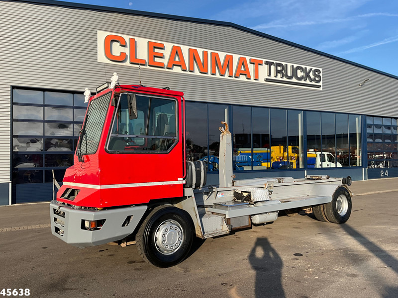 Terberg YT180 VDL 25 Ton haakarmsysteem - Horgos rakodó teherautó: 2 kép. Terberg YT180 VDL 25 Ton haakarmsysteem - Horgos rakodó teherautó: 2 kép.