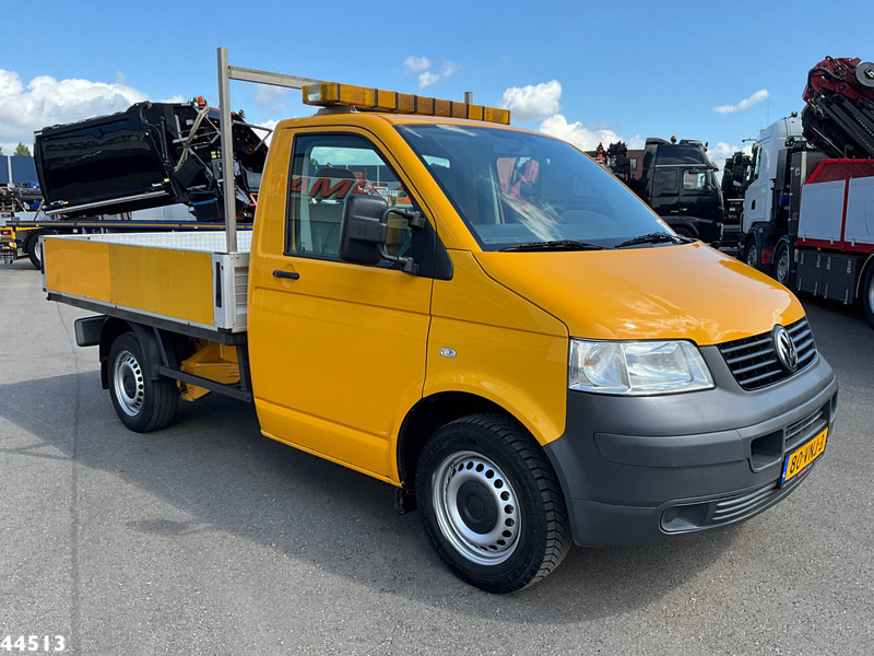 Volkswagen Transporter 2.0 300 Manual - Platós teherautó: 2 kép. Volkswagen Transporter 2.0 300 Manual - Platós teherautó: 2 kép.