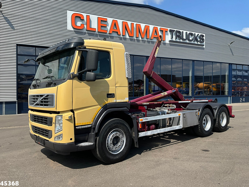Volvo FM 410 AJK 20 Ton haakarmsysteem - Horgos rakodó teherautó: 1 kép. Volvo FM 410 AJK 20 Ton haakarmsysteem - Horgos rakodó teherautó: 1 kép.