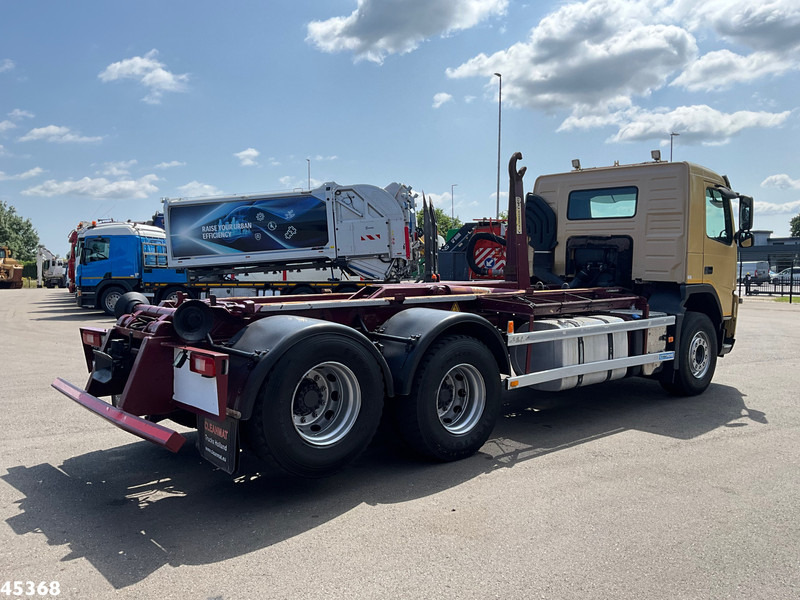 Volvo FM 410 AJK 20 Ton haakarmsysteem - Horgos rakodó teherautó: 4 kép. Volvo FM 410 AJK 20 Ton haakarmsysteem - Horgos rakodó teherautó: 4 kép.