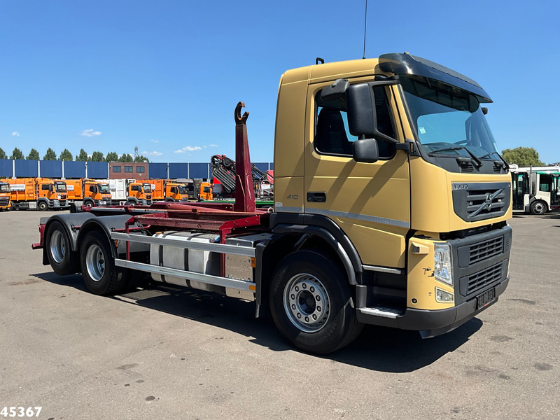 Volvo FM 410 AJK 20 Ton haakarmsysteem - Horgos rakodó teherautó: 5 kép. Volvo FM 410 AJK 20 Ton haakarmsysteem - Horgos rakodó teherautó: 5 kép.