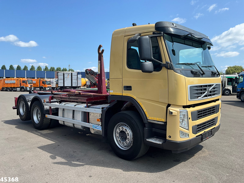 Volvo FM 410 AJK 20 Ton haakarmsysteem - Horgos rakodó teherautó: 3 kép. Volvo FM 410 AJK 20 Ton haakarmsysteem - Horgos rakodó teherautó: 3 kép.