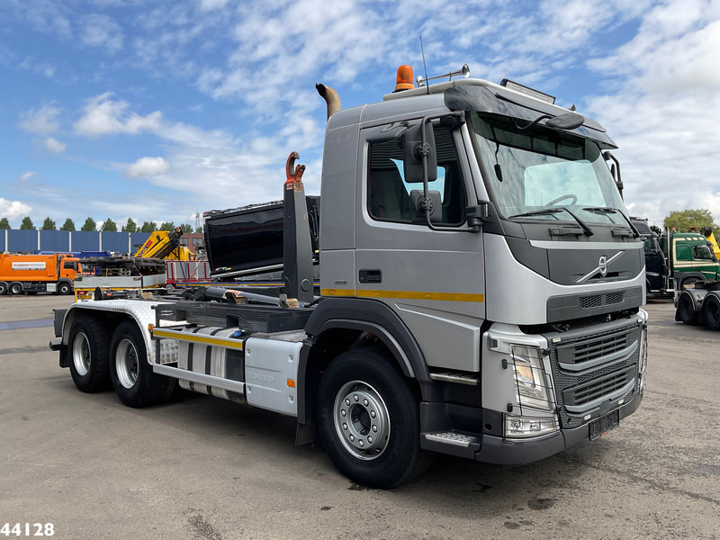 Volvo FM 420 6x4 Euro 6 AJK 20 Ton haakarmsysteem - Horgos rakodó teherautó: 3 kép. Volvo FM 420 6x4 Euro 6 AJK 20 Ton haakarmsysteem - Horgos rakodó teherautó: 3 kép.