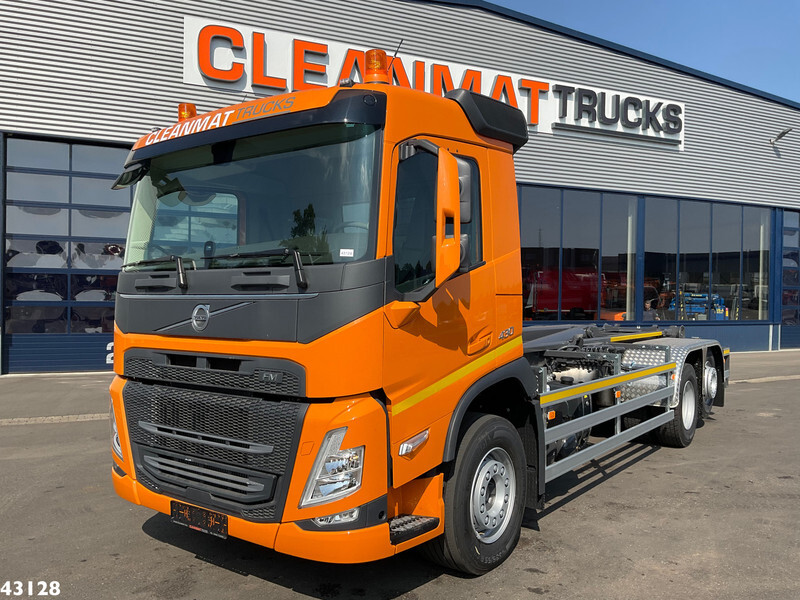 Volvo FM 430 VDL 21 Ton haakarmsysteem - Horgos rakodó teherautó: 2 kép. Volvo FM 430 VDL 21 Ton haakarmsysteem - Horgos rakodó teherautó: 2 kép.