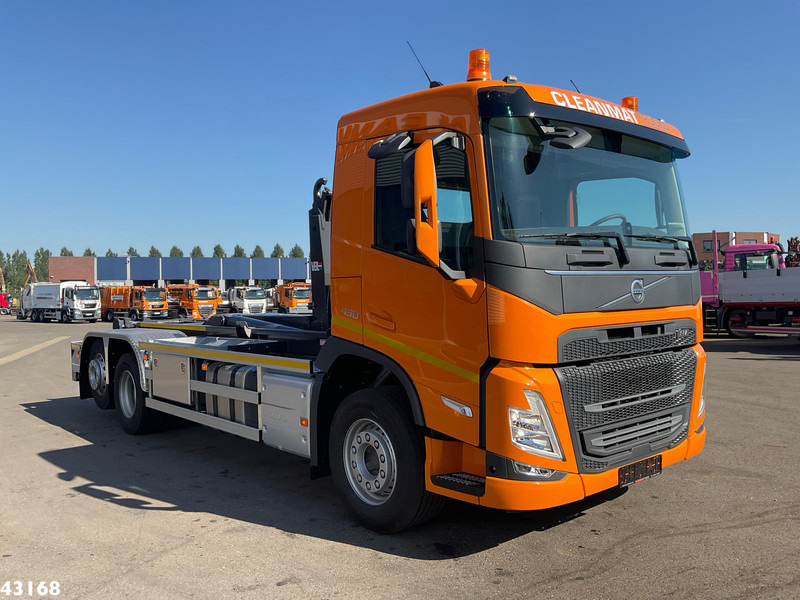 Volvo FM 430 VDL 21 Ton haakarmsysteem - Horgos rakodó teherautó: 3 kép. Volvo FM 430 VDL 21 Ton haakarmsysteem - Horgos rakodó teherautó: 3 kép.