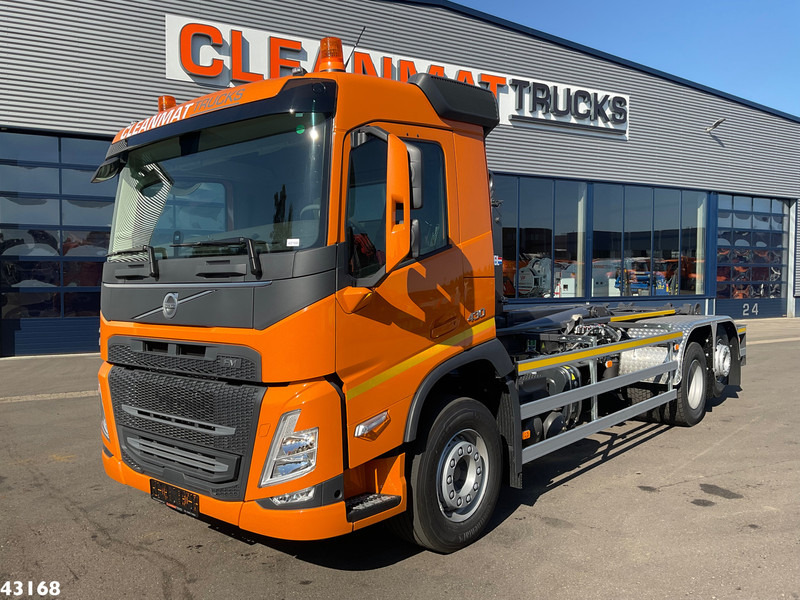 Volvo FM 430 VDL 21 Ton haakarmsysteem - Horgos rakodó teherautó: 2 kép. Volvo FM 430 VDL 21 Ton haakarmsysteem - Horgos rakodó teherautó: 2 kép.