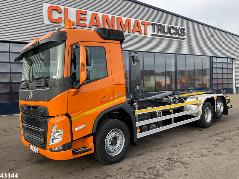 Volvo FM 430 VDL 21 Ton haakarmsysteem - Horgos rakodó teherautó: 2 kép. Volvo FM 430 VDL 21 Ton haakarmsysteem - Horgos rakodó teherautó: 2 kép.