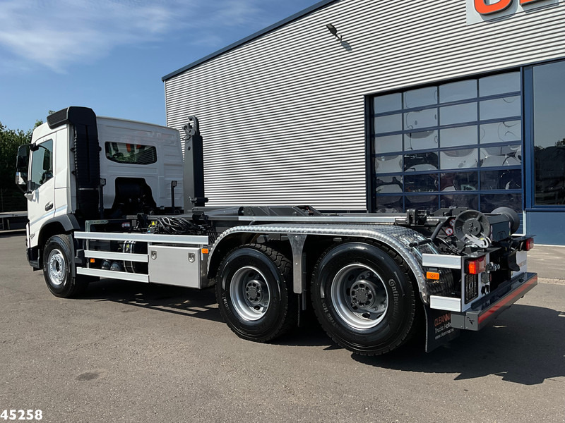 Volvo FMX 430 6x4 VDL 21 Ton haakarmsysteem - Horgos rakodó teherautó: 4 kép. Volvo FMX 430 6x4 VDL 21 Ton haakarmsysteem - Horgos rakodó teherautó: 4 kép.
