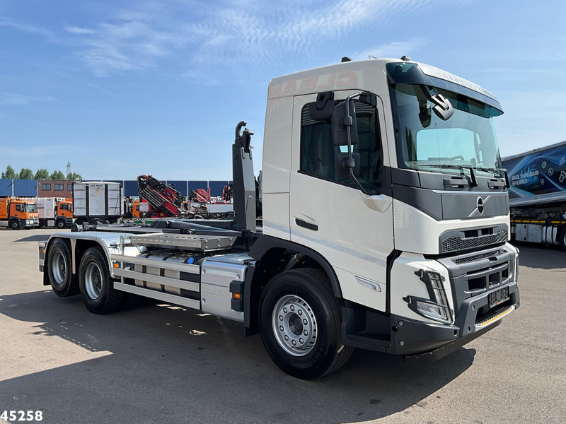 Volvo FMX 430 6x4 VDL 21 Ton haakarmsysteem - Horgos rakodó teherautó: 3 kép. Volvo FMX 430 6x4 VDL 21 Ton haakarmsysteem - Horgos rakodó teherautó: 3 kép.