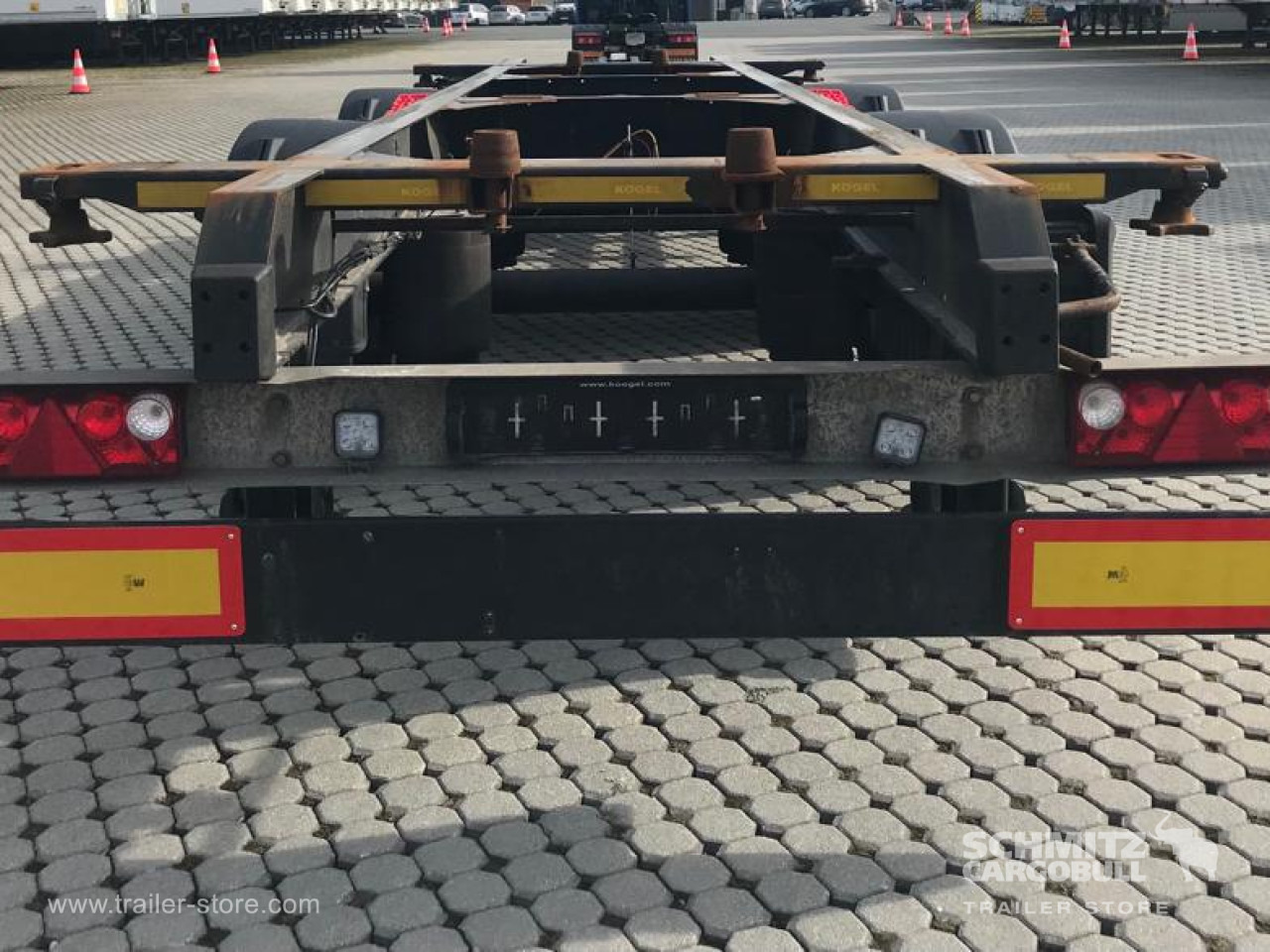KOEGEL Zentralachsanhänger Wechselfahrgestell - Pótkocsi: 5 kép. KOEGEL Zentralachsanhänger Wechselfahrgestell - Pótkocsi: 5 kép.