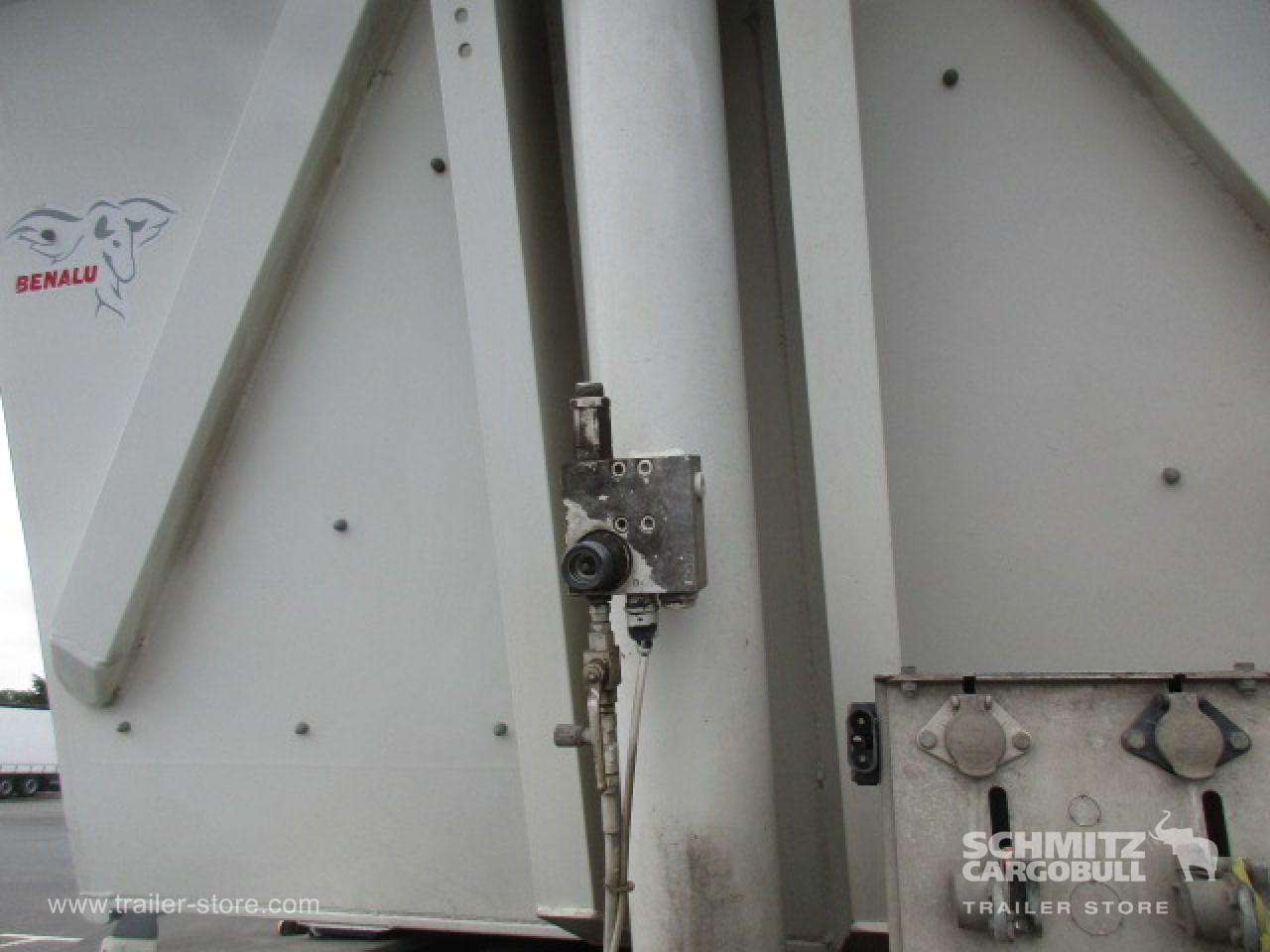 BENALU Tipper Alu-square sided body - Félpótkocsi billenőplatós: 2 kép. BENALU Tipper Alu-square sided body - Félpótkocsi billenőplatós: 2 kép.