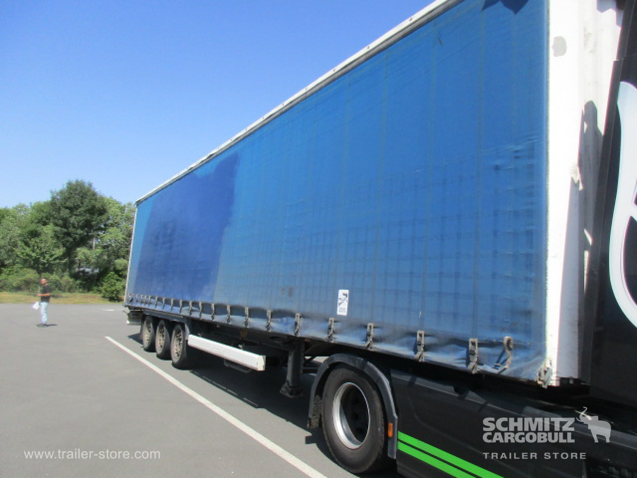 KRONE Curtainsider Standard - Ponyvás félpótkocsi: 1 kép. KRONE Curtainsider Standard - Ponyvás félpótkocsi: 1 kép.