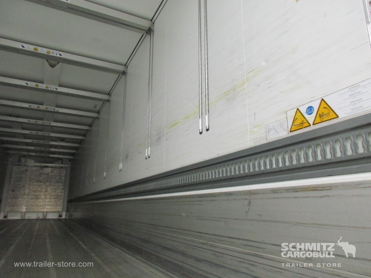 SCHMITZ Reefer Standard Double deck - Félpótkocsi hőszigetelt: 2 kép. SCHMITZ Reefer Standard Double deck - Félpótkocsi hőszigetelt: 2 kép.