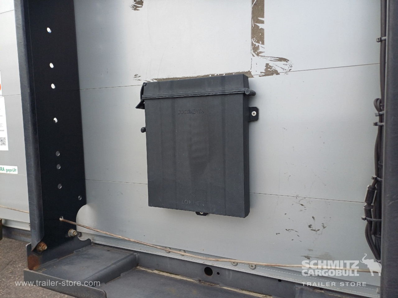 KOEGEL Auflieger Curtainsider Standard - Ponyvás félpótkocsi: 2 kép. KOEGEL Auflieger Curtainsider Standard - Ponyvás félpótkocsi: 2 kép.