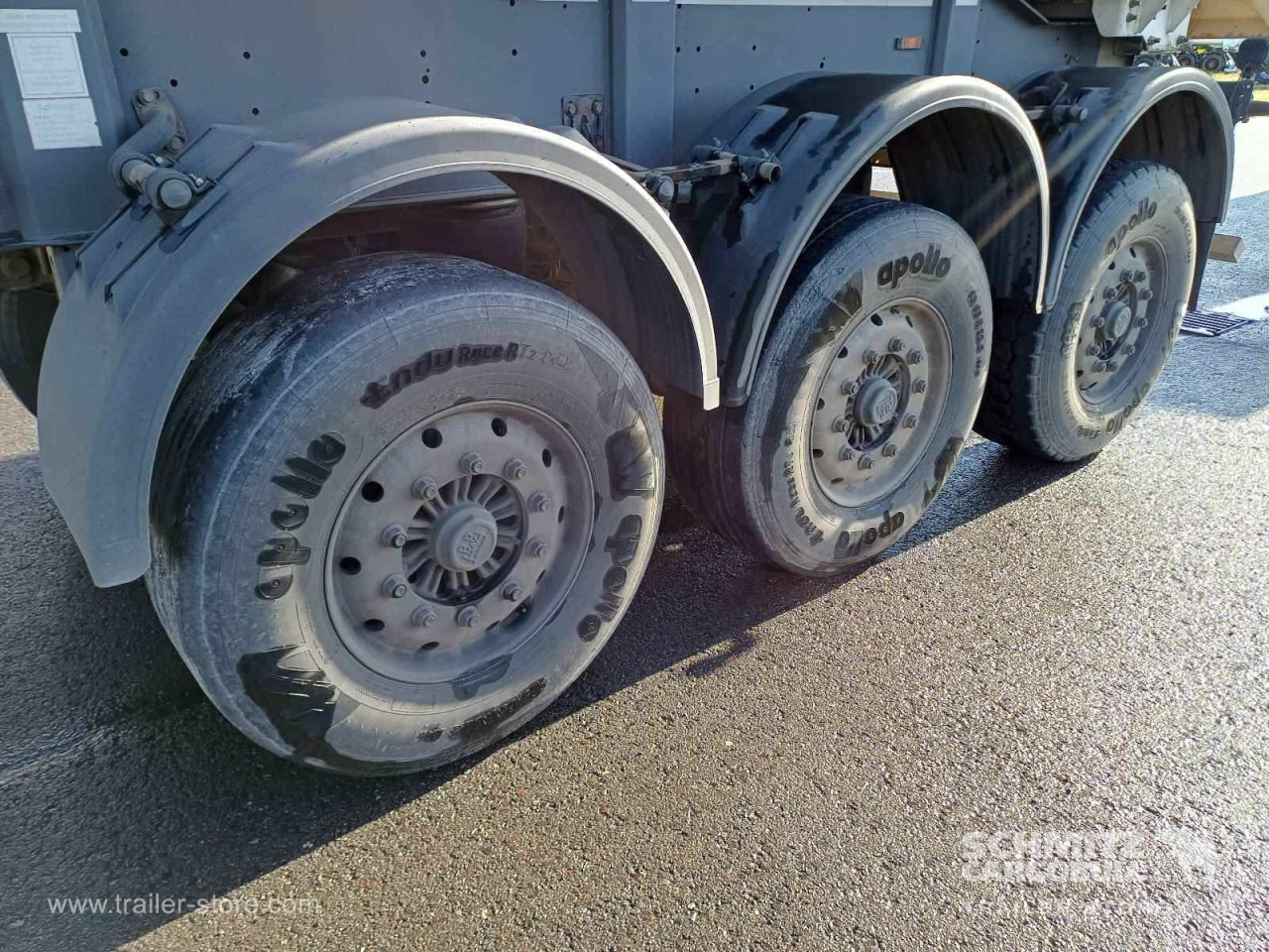 LANGENDORF Auflieger Kipper Stahlrundmulde 24m³ - Félpótkocsi billenőplatós: 2 kép. LANGENDORF Auflieger Kipper Stahlrundmulde 24m³ - Félpótkocsi billenőplatós: 2 kép.