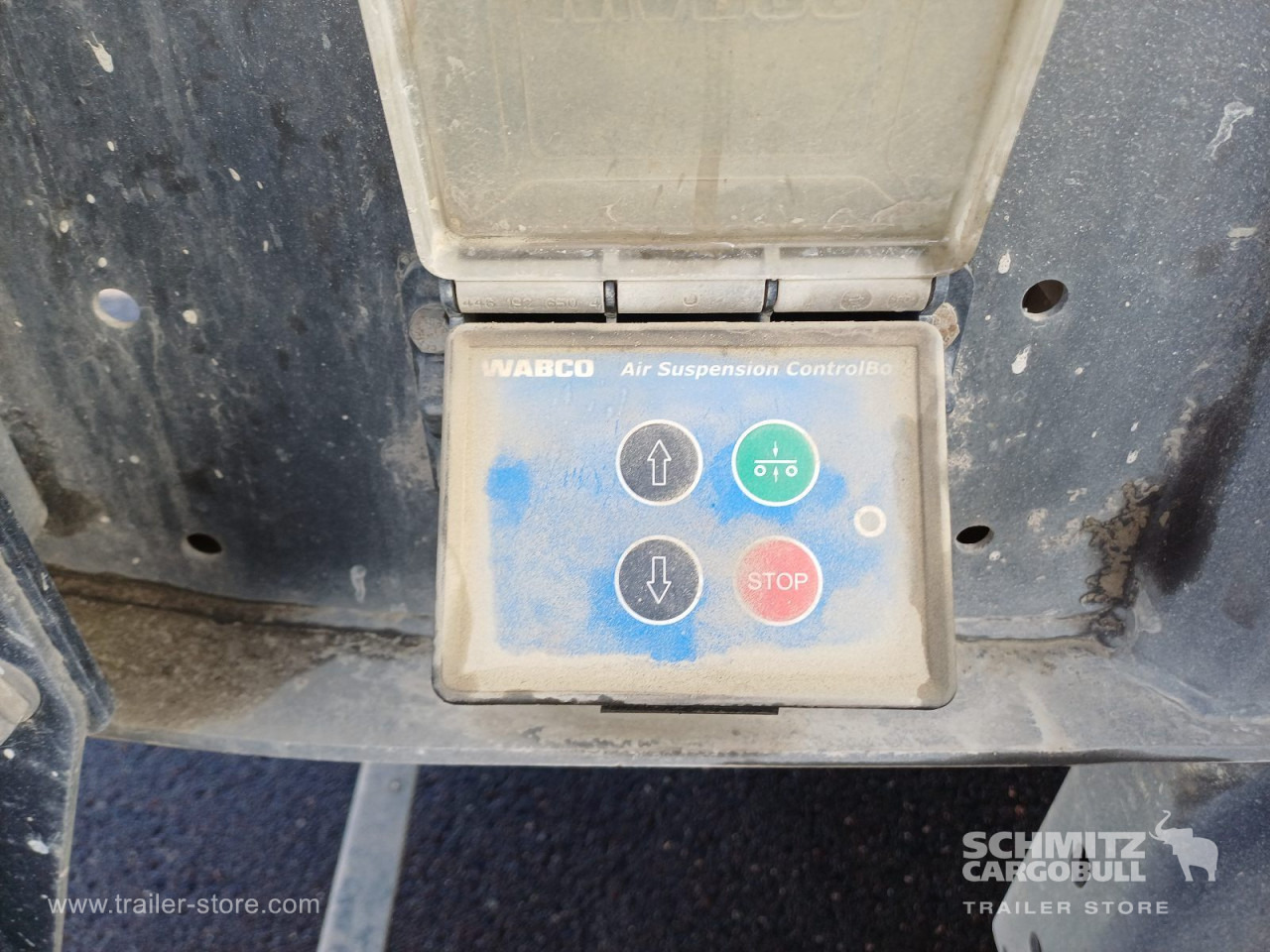 LANGENDORF Auflieger Kipper Stahlrundmulde 24m³ - Félpótkocsi billenőplatós: 4 kép. LANGENDORF Auflieger Kipper Stahlrundmulde 24m³ - Félpótkocsi billenőplatós: 4 kép.