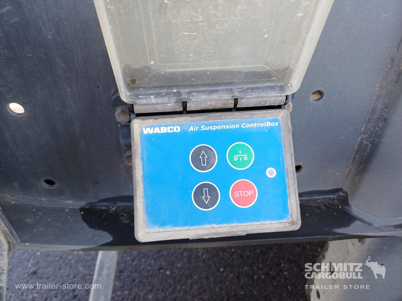 LANGENDORF Auflieger Kipper Stahlrundmulde 24m³ - Félpótkocsi billenőplatós: 4 kép. LANGENDORF Auflieger Kipper Stahlrundmulde 24m³ - Félpótkocsi billenőplatós: 4 kép.