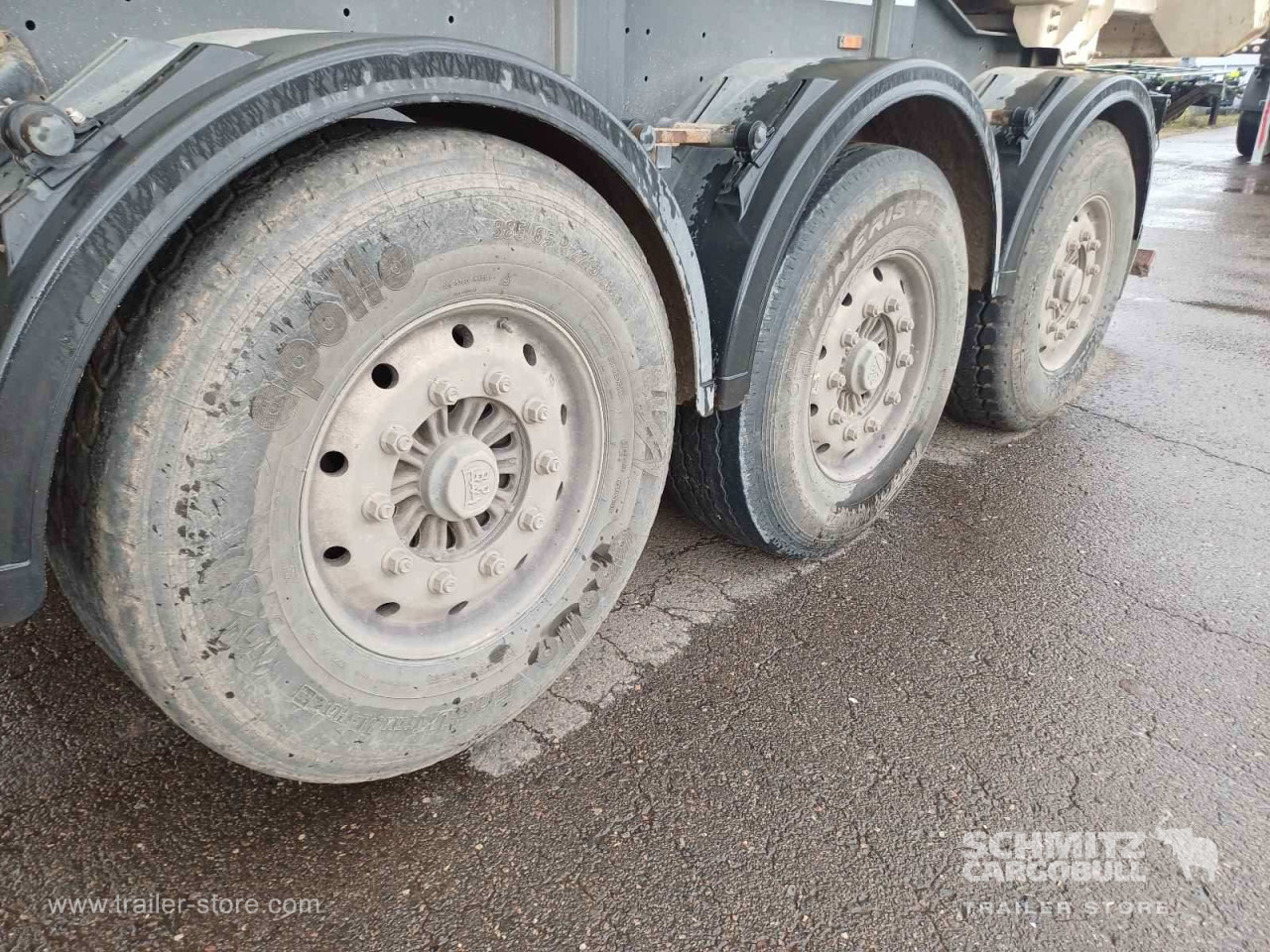 LANGENDORF Auflieger Kipper Stahlrundmulde 24m³ - Félpótkocsi billenőplatós: 2 kép. LANGENDORF Auflieger Kipper Stahlrundmulde 24m³ - Félpótkocsi billenőplatós: 2 kép.