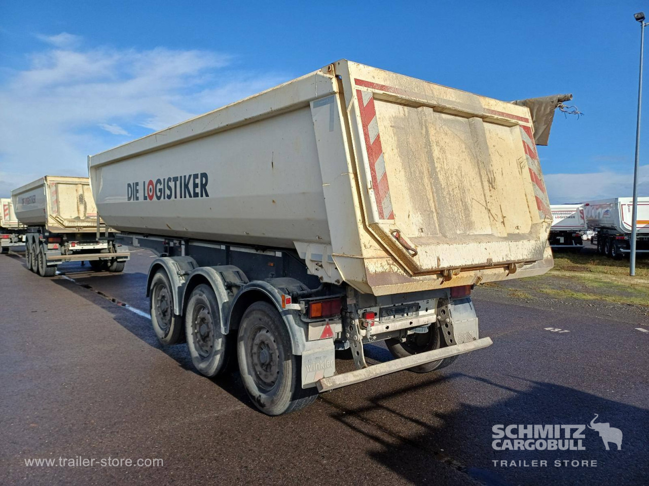 LANGENDORF Auflieger Kipper Stahlrundmulde 24m³ - Félpótkocsi billenőplatós: 5 kép. LANGENDORF Auflieger Kipper Stahlrundmulde 24m³ - Félpótkocsi billenőplatós: 5 kép.