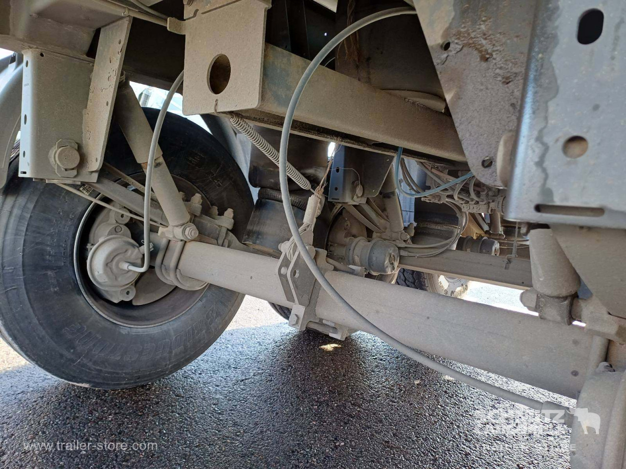 LANGENDORF Auflieger Kipper Stahlrundmulde 24m³ - Félpótkocsi billenőplatós: 3 kép. LANGENDORF Auflieger Kipper Stahlrundmulde 24m³ - Félpótkocsi billenőplatós: 3 kép.