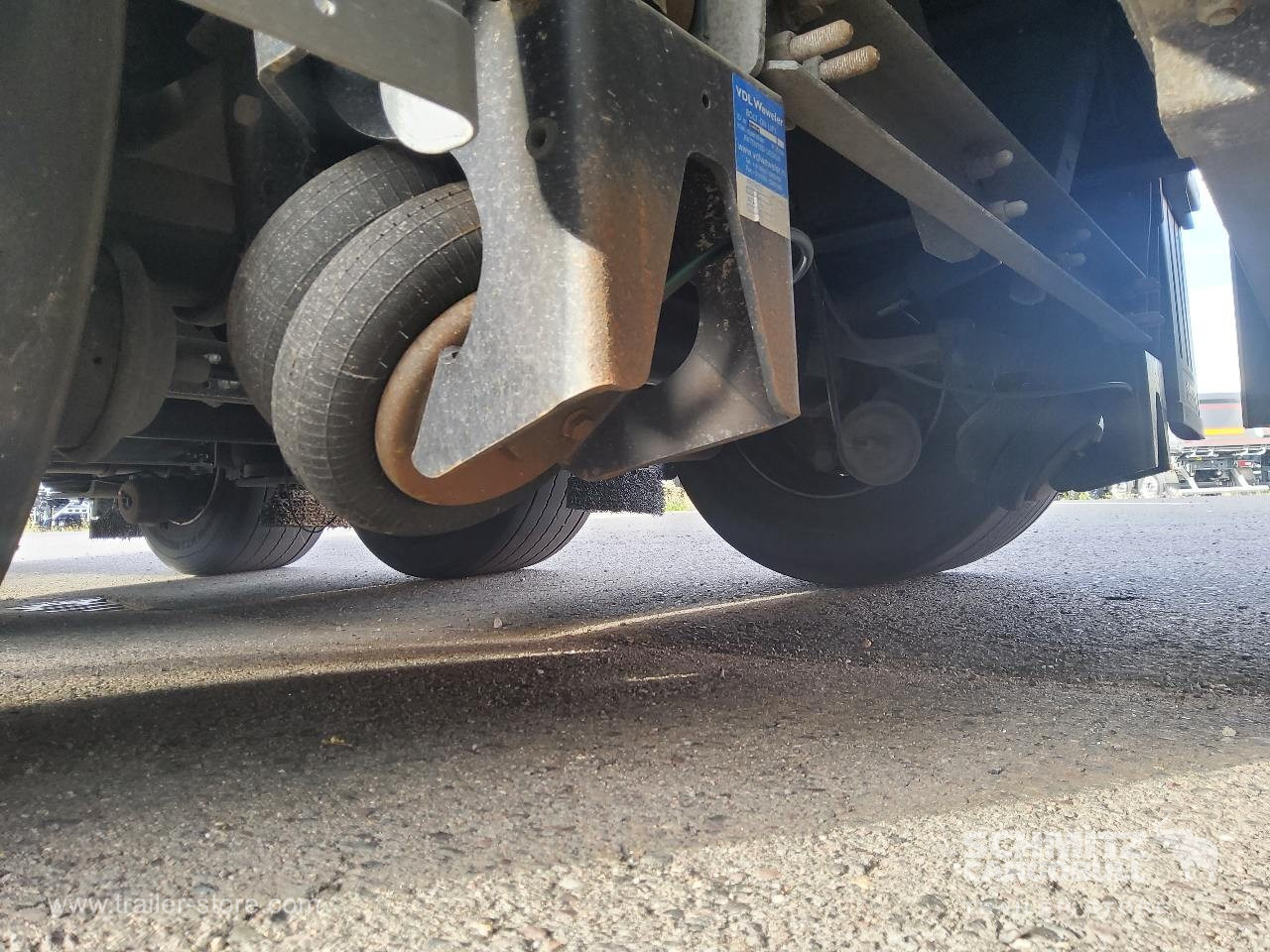 SCHMITZ Auflieger Curtainsider Mega - Ponyvás félpótkocsi: 5 kép. SCHMITZ Auflieger Curtainsider Mega - Ponyvás félpótkocsi: 5 kép.