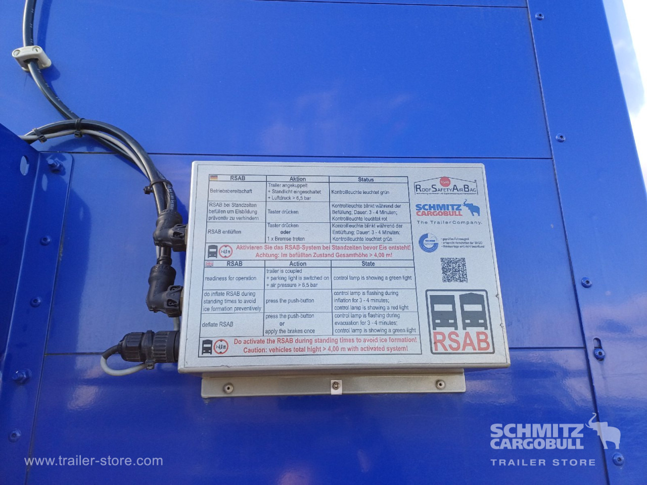 SCHMITZ Auflieger Curtainsider Mega - Ponyvás félpótkocsi: 3 kép. SCHMITZ Auflieger Curtainsider Mega - Ponyvás félpótkocsi: 3 kép.
