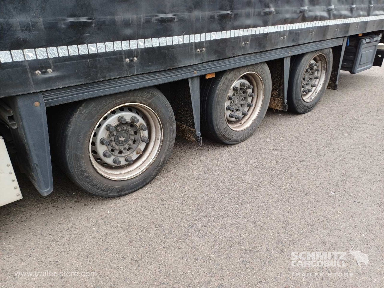 SCHMITZ Auflieger Curtainsider Mega - Ponyvás félpótkocsi: 4 kép. SCHMITZ Auflieger Curtainsider Mega - Ponyvás félpótkocsi: 4 kép.