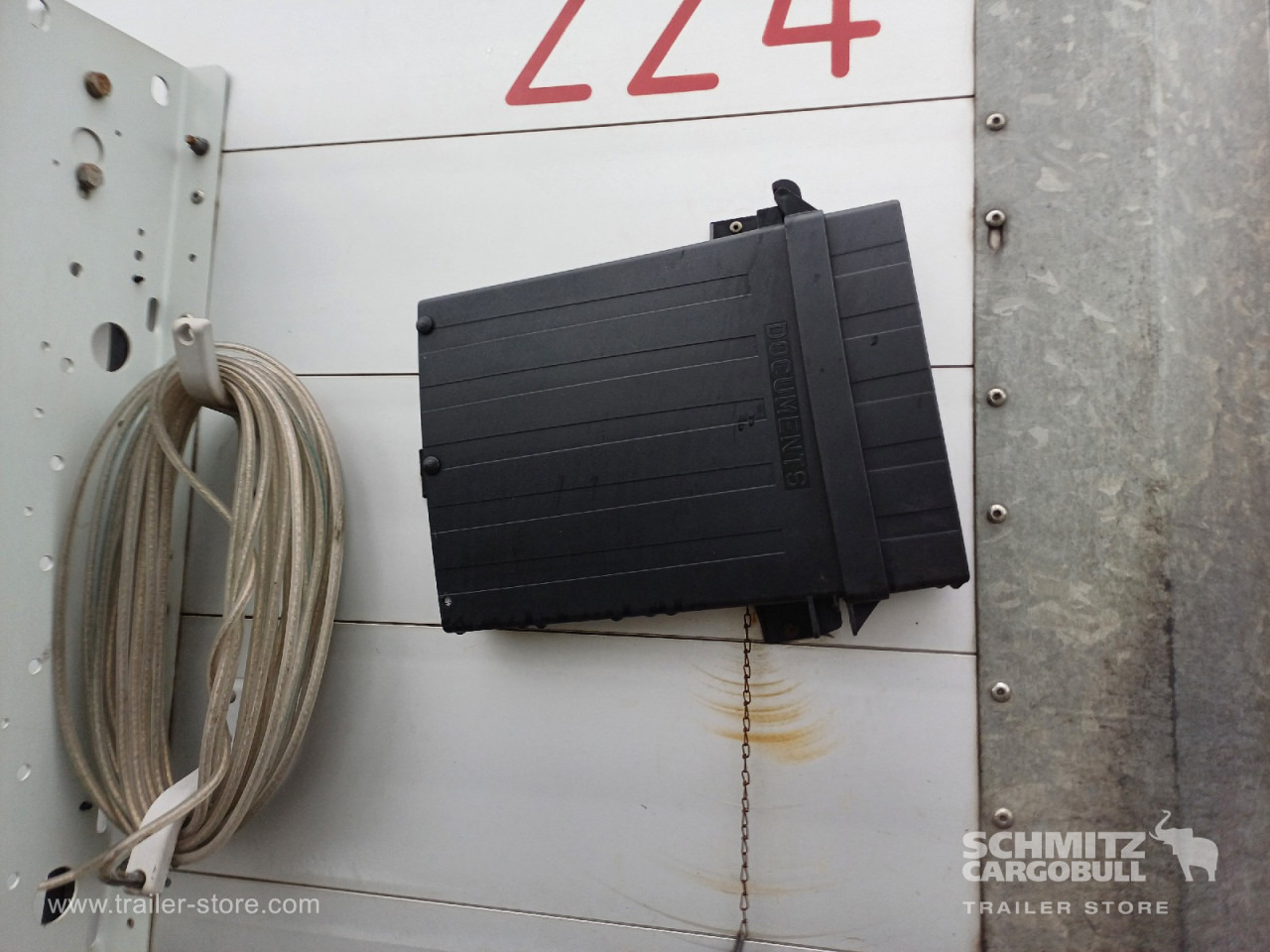 SCHMITZ Auflieger Curtainsider Standard Forklift holder - Ponyvás félpótkocsi: 3 kép. SCHMITZ Auflieger Curtainsider Standard Forklift holder - Ponyvás félpótkocsi: 3 kép.