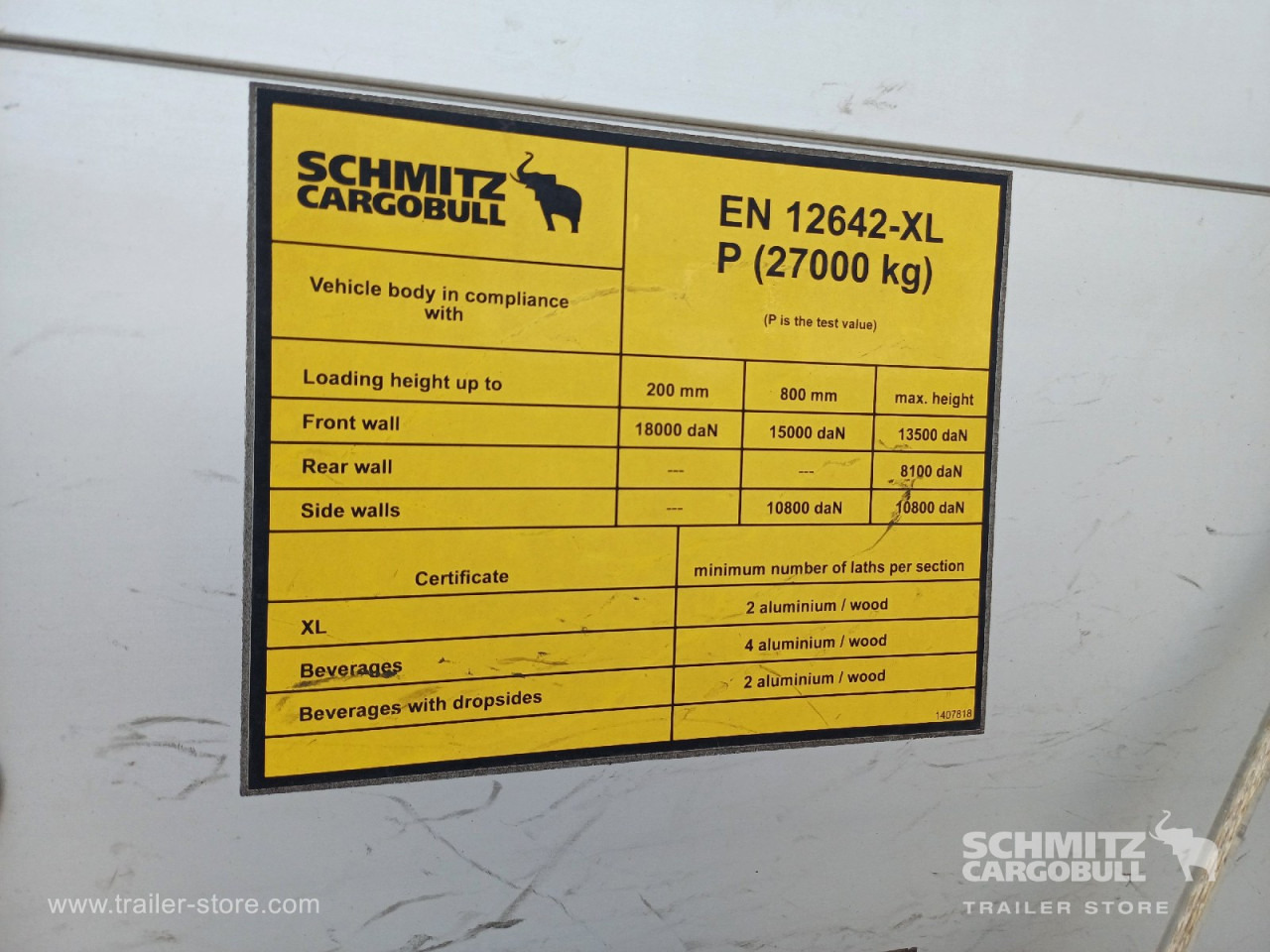 SCHMITZ Auflieger Curtainsider Standard - Ponyvás félpótkocsi: 3 kép. SCHMITZ Auflieger Curtainsider Standard - Ponyvás félpótkocsi: 3 kép.