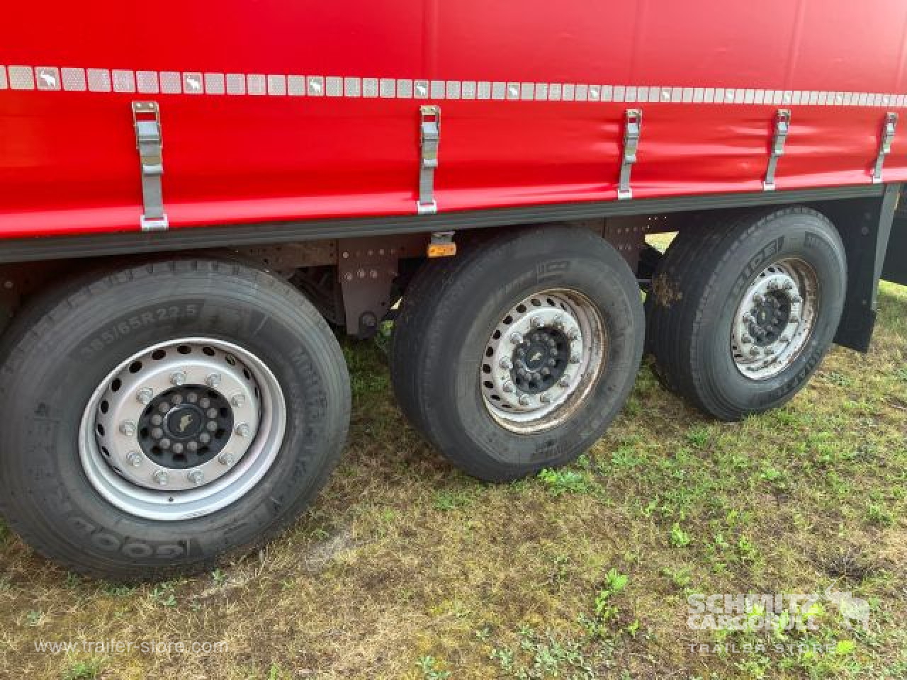 SCHMITZ Auflieger Curtainsider Standard - Ponyvás félpótkocsi: 4 kép. SCHMITZ Auflieger Curtainsider Standard - Ponyvás félpótkocsi: 4 kép.