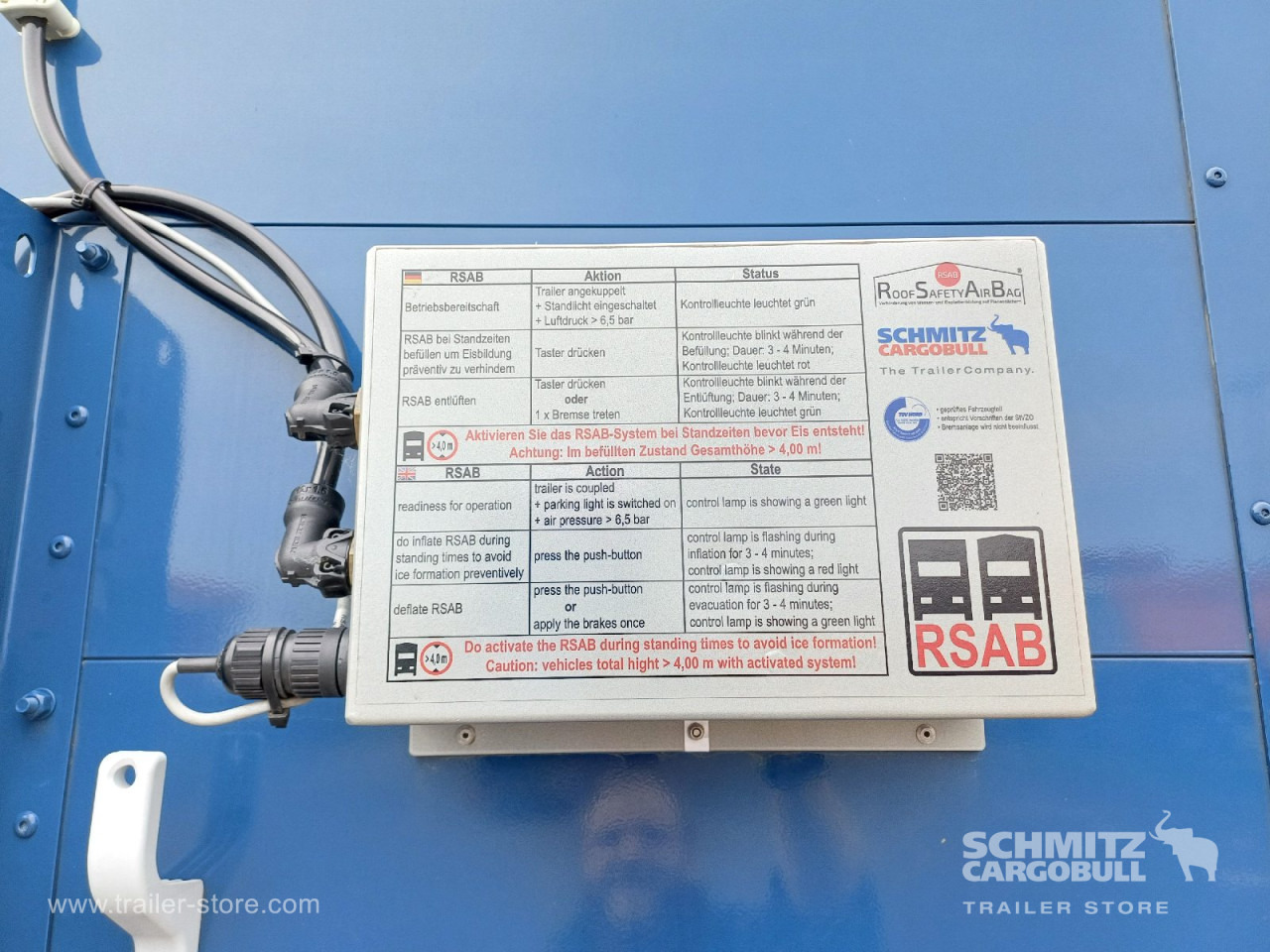 SCHMITZ Auflieger Curtainsider Standard - Ponyvás félpótkocsi: 3 kép. SCHMITZ Auflieger Curtainsider Standard - Ponyvás félpótkocsi: 3 kép.