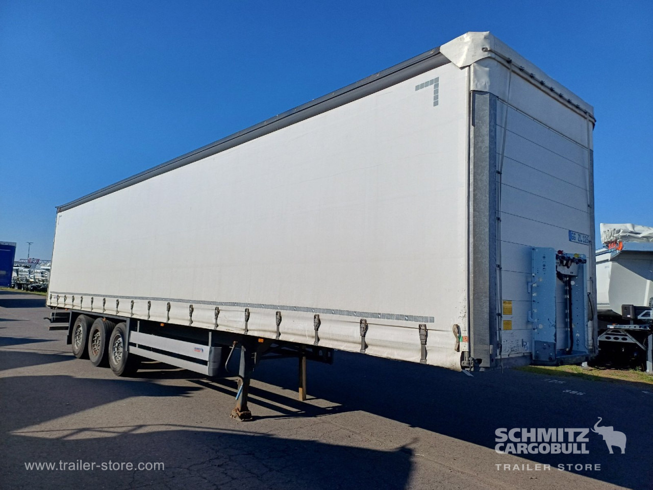 SCHMITZ Auflieger Curtainsider Standard - Ponyvás félpótkocsi: 1 kép. SCHMITZ Auflieger Curtainsider Standard - Ponyvás félpótkocsi: 1 kép.