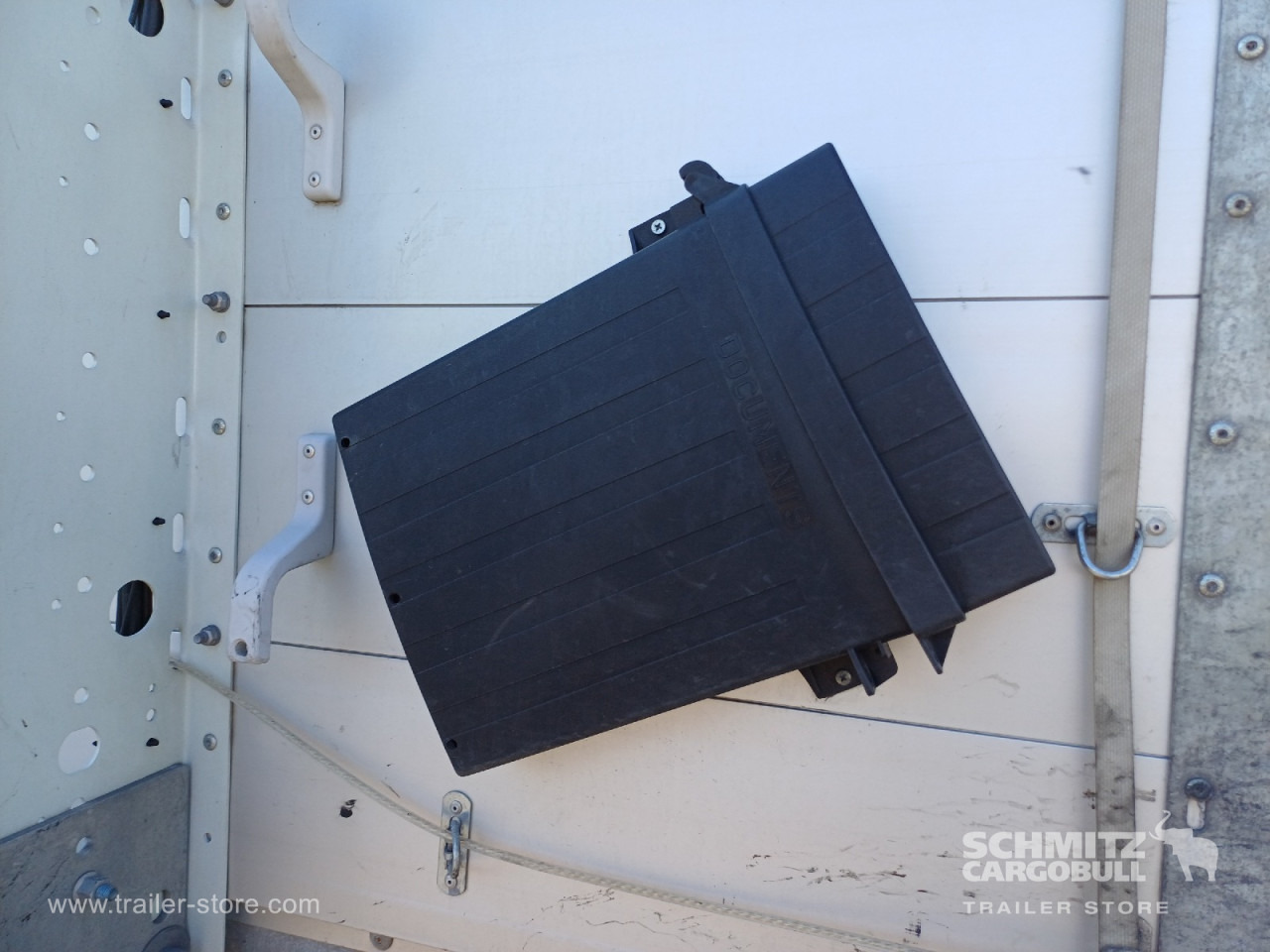 SCHMITZ Auflieger Curtainsider Standard - Ponyvás félpótkocsi: 3 kép. SCHMITZ Auflieger Curtainsider Standard - Ponyvás félpótkocsi: 3 kép.