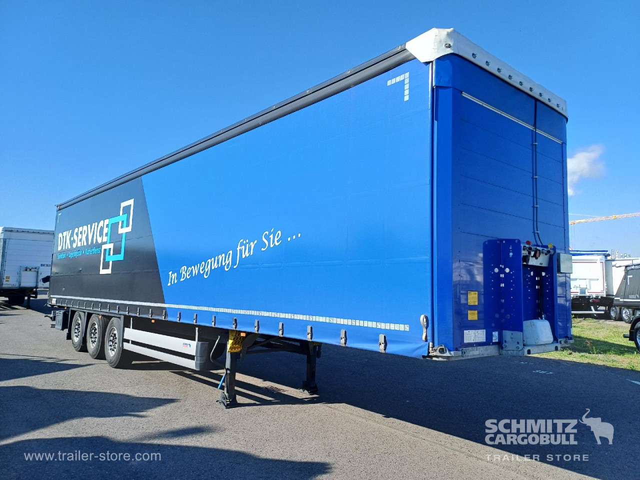 SCHMITZ Auflieger Curtainsider Standard - Ponyvás félpótkocsi: 1 kép. SCHMITZ Auflieger Curtainsider Standard - Ponyvás félpótkocsi: 1 kép.